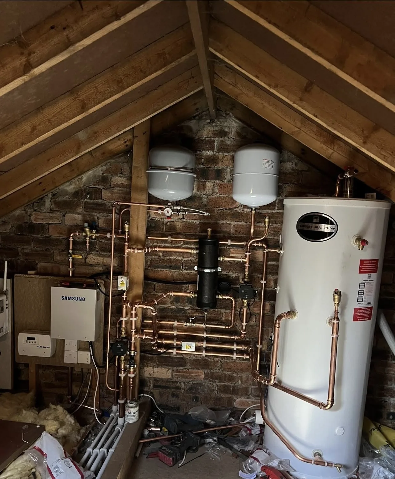 Air source heat pump with heating cylinder